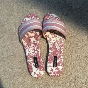 Super cute pink sandals